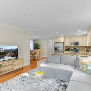 cozy-3br-apt-with-easy-access-to-nyc-and-seton-hall.us-newyorkcity.com/